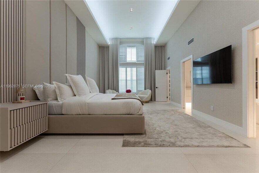 Building Photo - 7300 SW 77th Ave