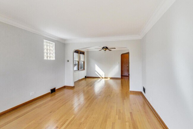 Building Photo - 5644 N Meade Ave