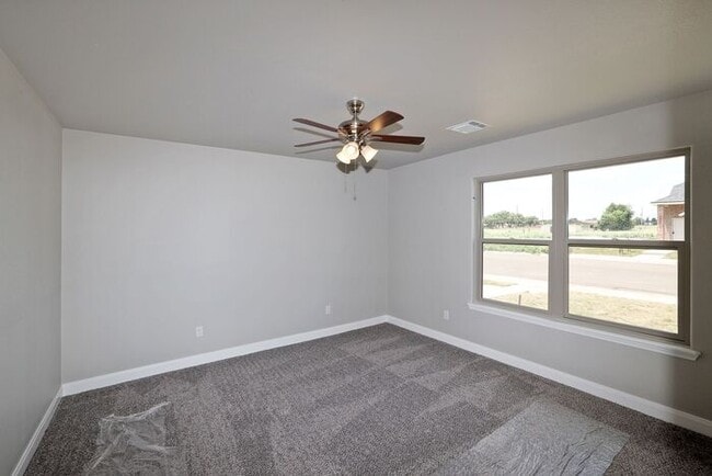 Building Photo - New Construction in City View!