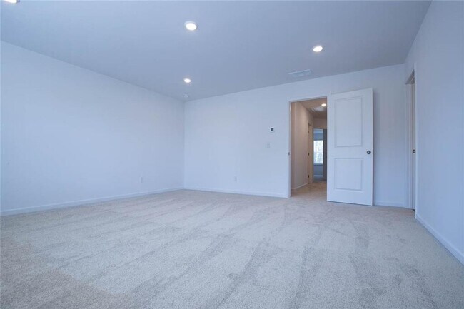 Building Photo - 2425 Livi Ln