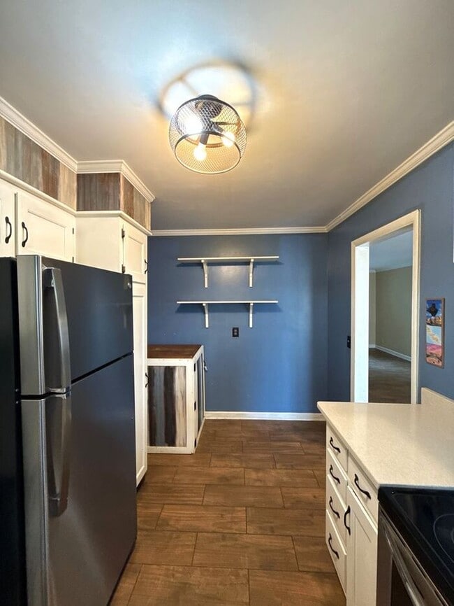 Building Photo - T.R. Lawing Realty Property