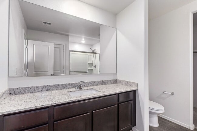 Building Photo - Stunning 2-Story with Modern Living in Flo...