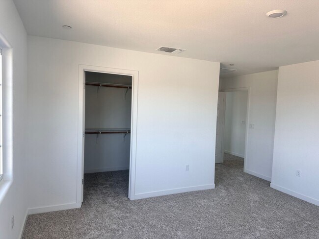 Building Photo - 1/2 off first full months rent with possession by 4/17/2026