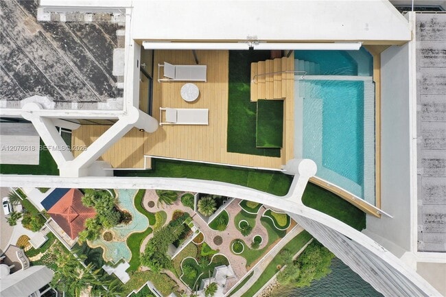 Building Photo - 4000 Island Blvd