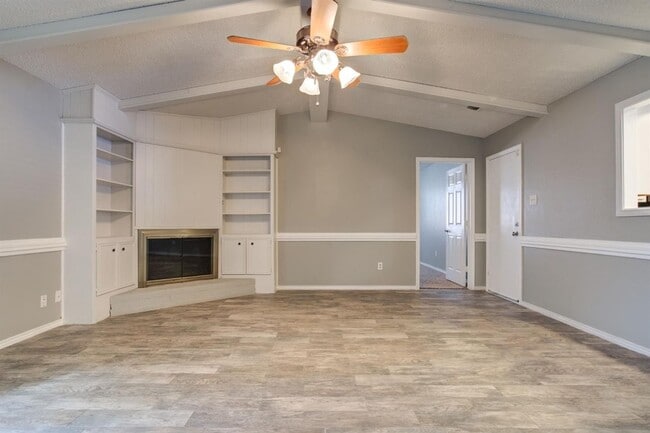 Building Photo - Pre-leasing this Beautiful 3/2/2 Home! Available JULY 1st
