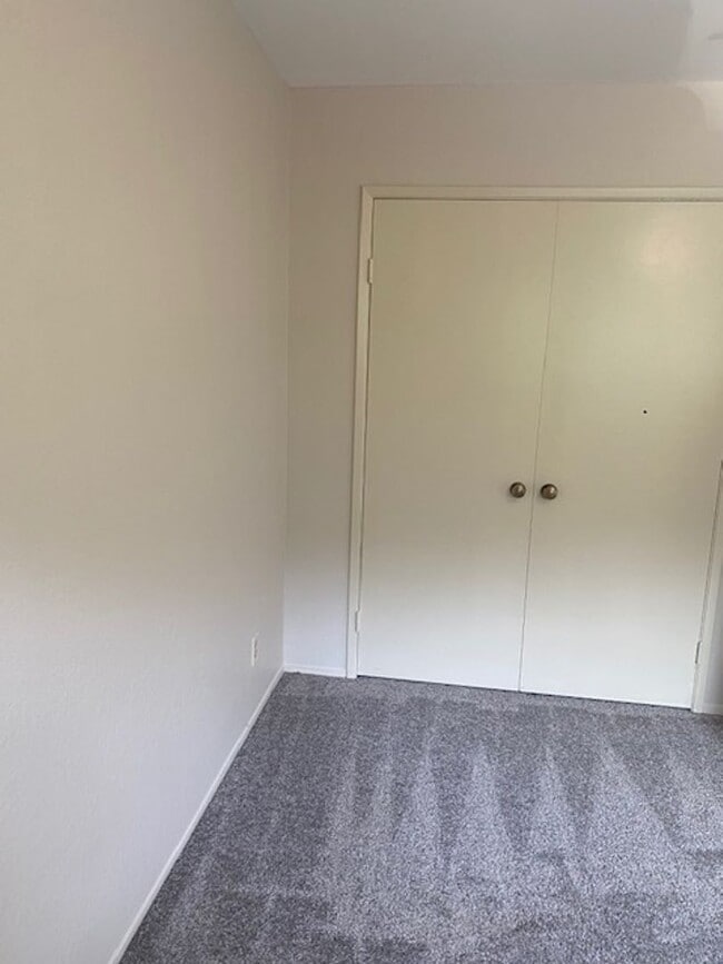 Building Photo - LOCATION, LOCATION 2 Bedroom 2 Bathroom Condo