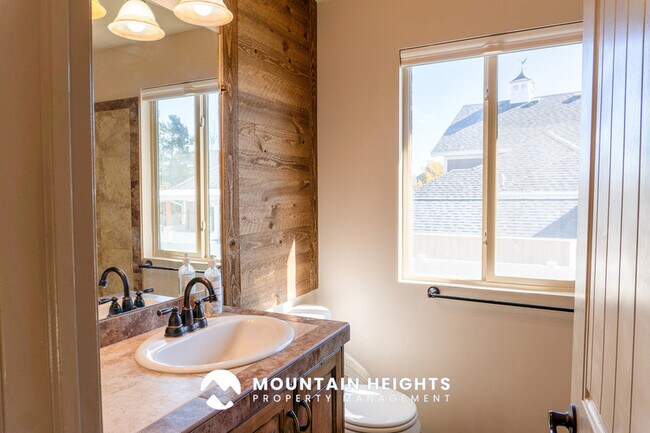 Building Photo - 4071 S Sandpiper Ln