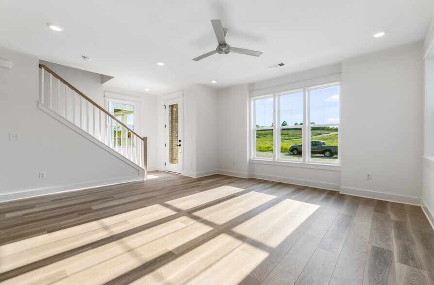 Building Photo - 153 Oasis Dr