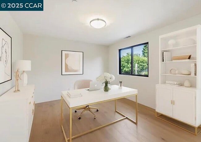 Building Photo - 132 Quinterra Ln