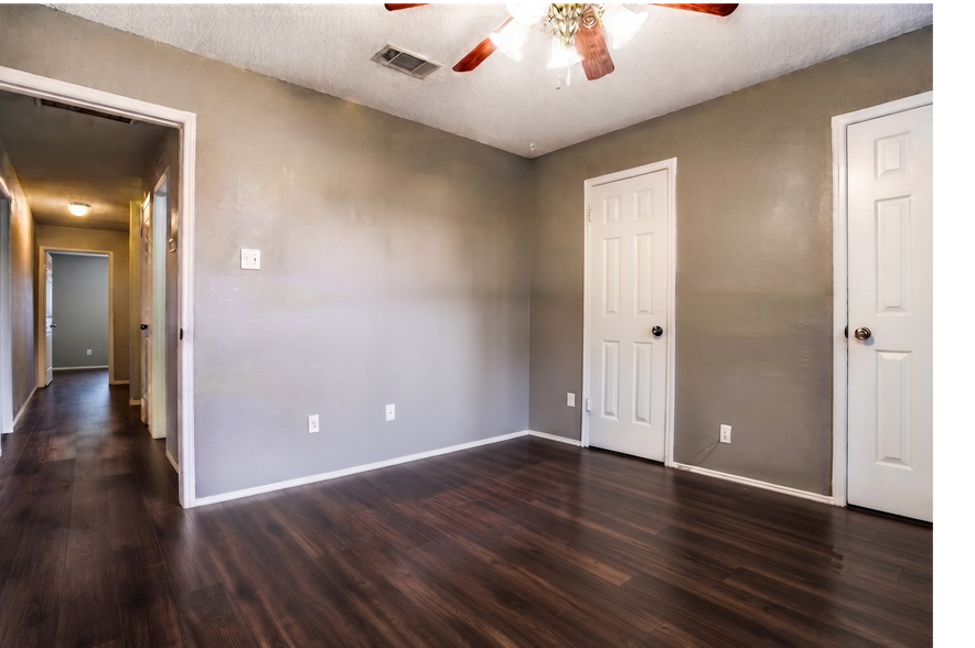 Building Photo - 2504 Heatherdale Dr