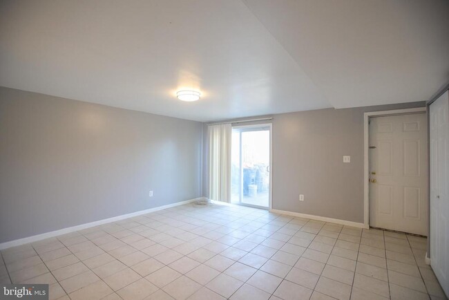 Building Photo - 12337 Chesterton Dr