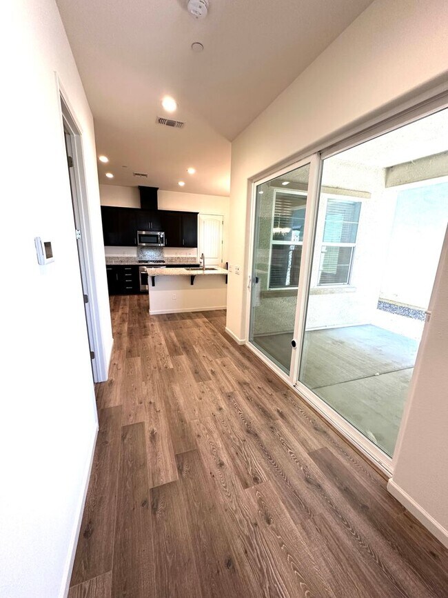 Building Photo - Natomas 3 Bedroom Home with a loft for rent!