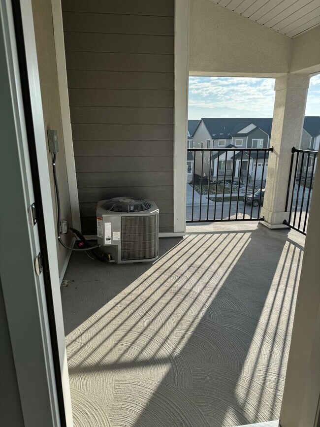 Building Photo - Condo in the Lehi Exchange Community!! 3 bed/2bth 1 car Garage!!!