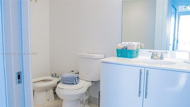 Building Photo - 18100 N Bay Rd