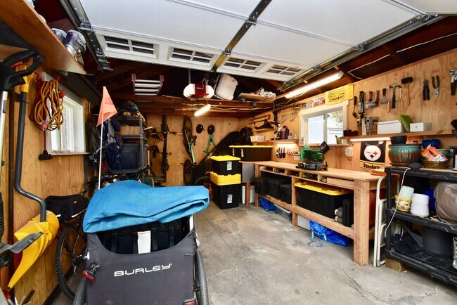 Building Photo - Newly Remodeled 4 Bedroom 2 Bath Home in Salt Lake City!!