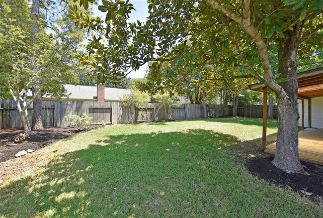 Building Photo - 2035 Shorewood Ln