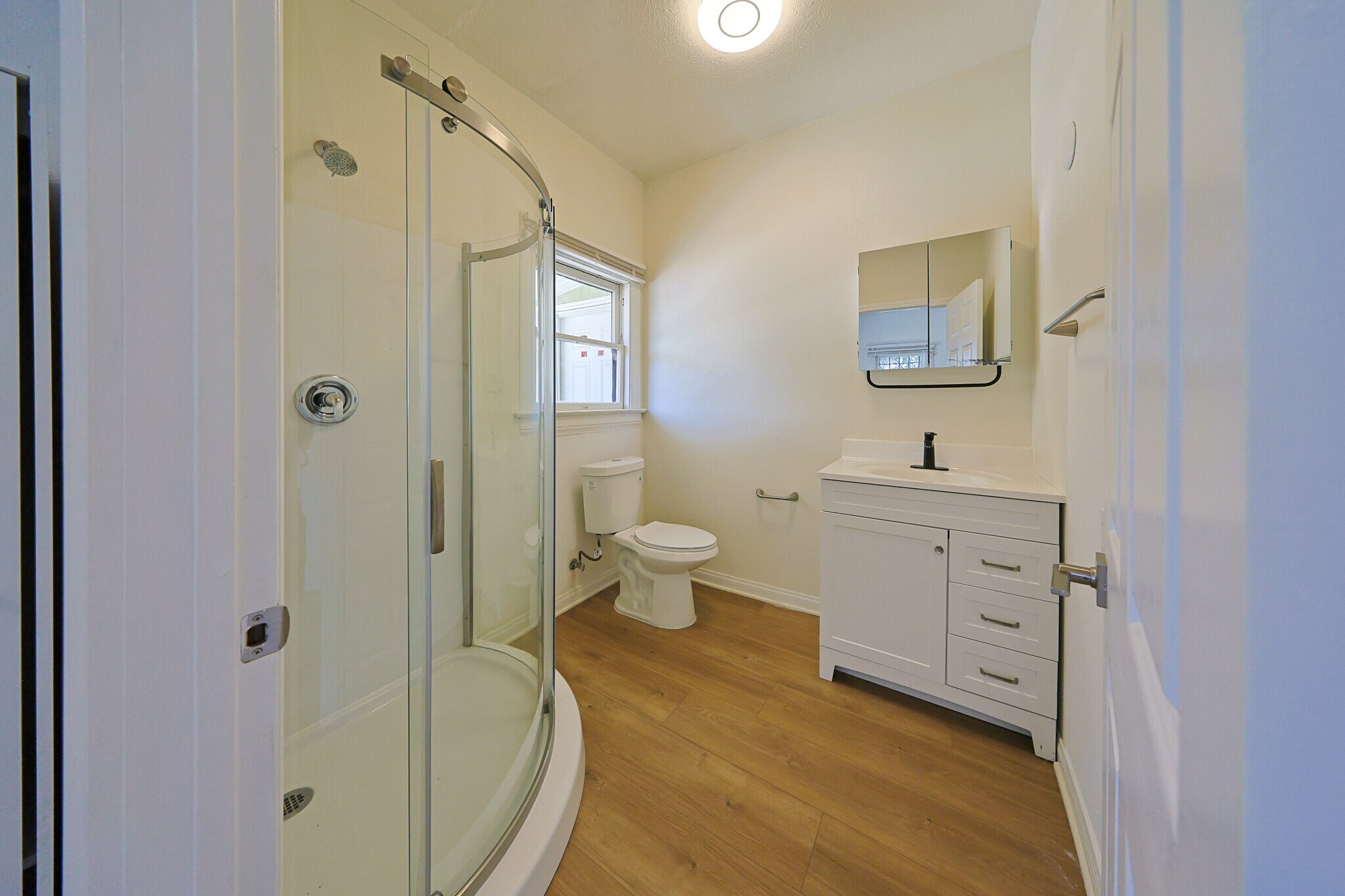 Building Photo - 3525 S Budlong Ave