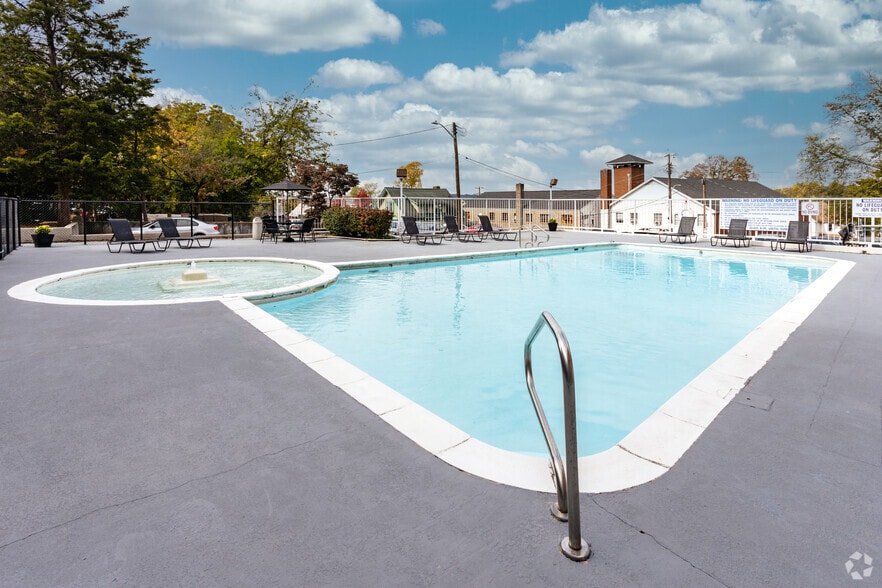 Barclay House 1631 Laurel Ave Knoxville TN 37916 Apartment Finder