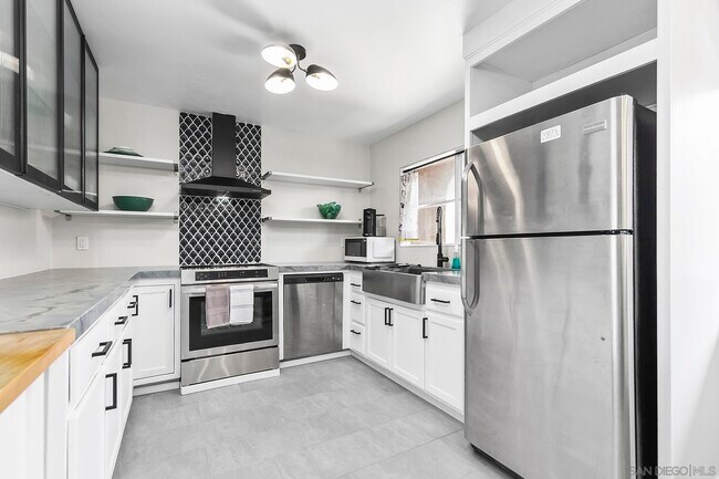 Building Photo - 2510 Clairemont Dr
