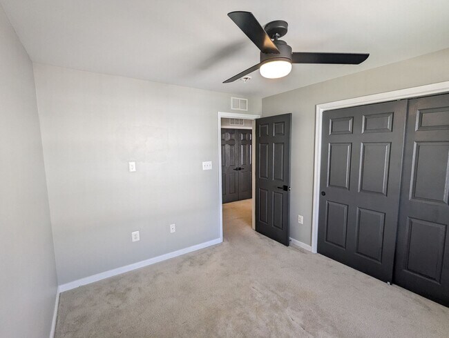 Building Photo - Two Level END UNIT condo in East of Market...