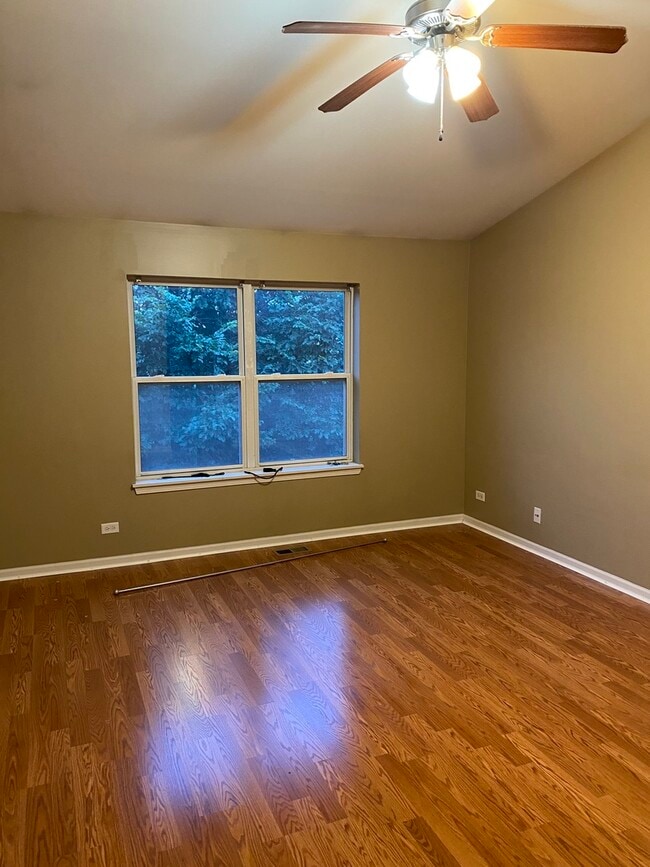 Building Photo - 496 Majestic Ln