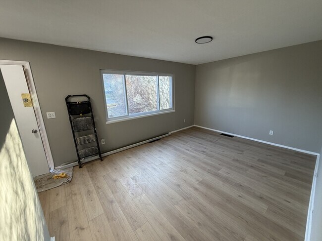 Building Photo - 4300 E 175th St