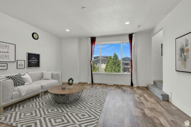 Building Photo - 1726 Thira Ln