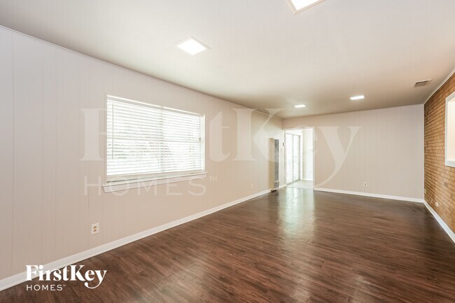 Building Photo - 619 S Alexander Ave