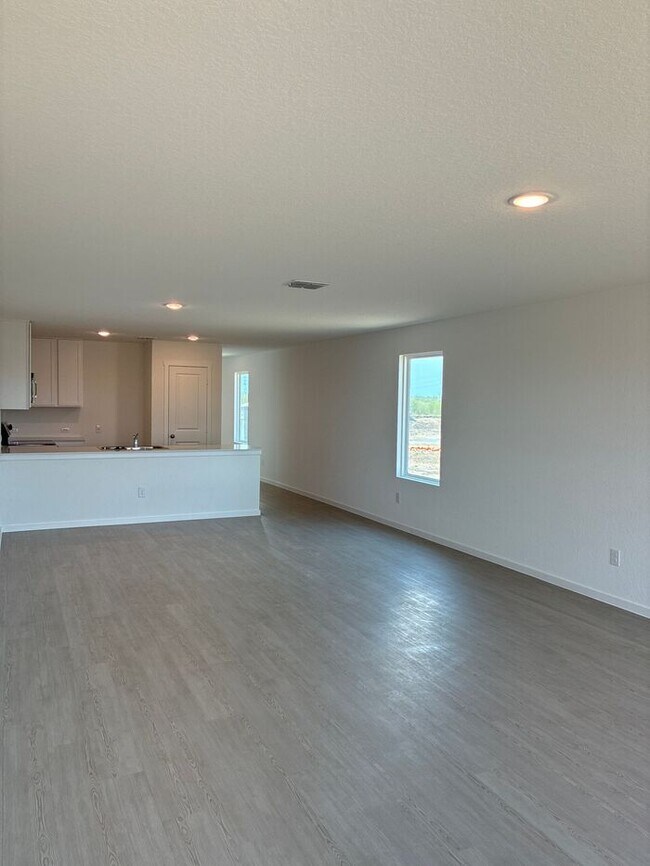 Building Photo - Charming 4 beds 2 baths in San Antonio!