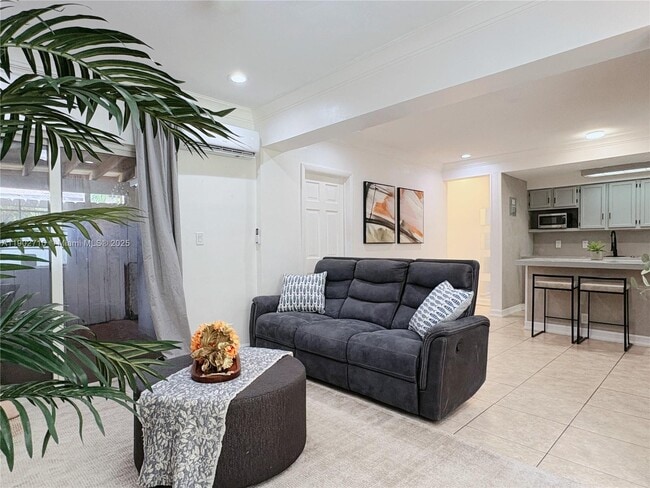 Primary Photo - 1726 Thomas St