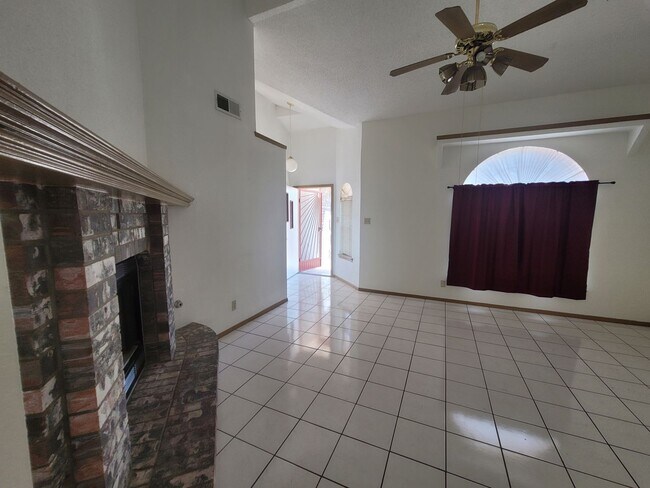 Building Photo - Ready to View!!