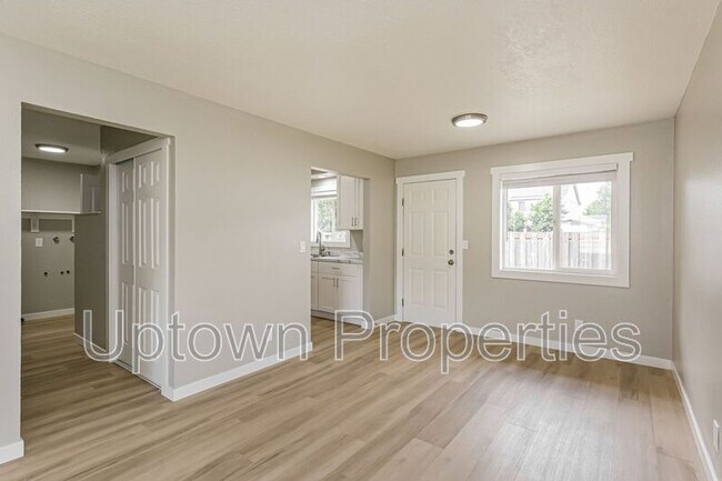 Building Photo - 466 N Adair St