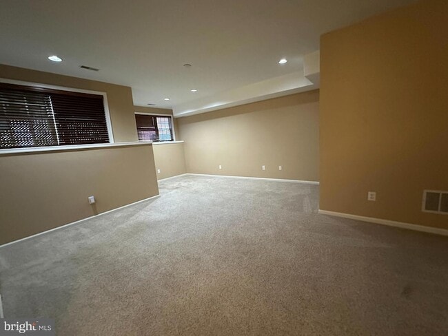 Building Photo - 355 Rockmeade Dr