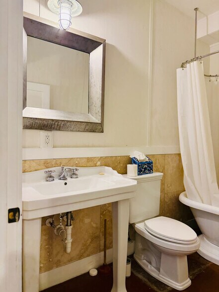 Building Photo - 15378 Holly Dr