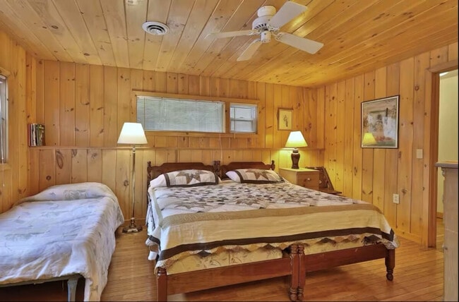 Building Photo - 4155 Lake Shore Dr