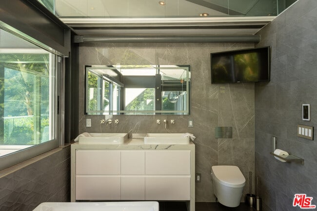 Building Photo - 8538 Eastwood Rd