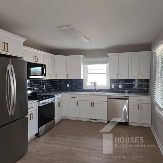 Building Photo - 511 Hampton Ave