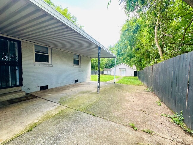 Building Photo - Cleveland Park Renovation!  Walking Distance to Everything! Jetted Shower - Fully Fenced - Garage...