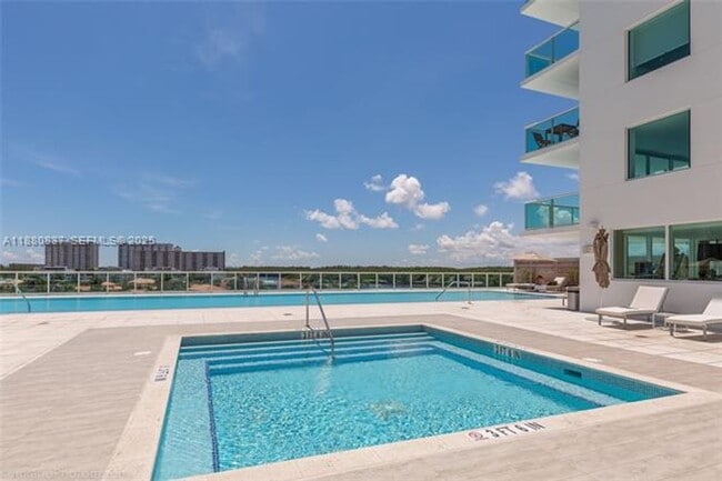 Building Photo - 400 Sunny Isles Blvd