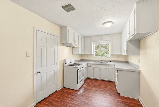 Building Photo - 10227 Glenmawr Dr