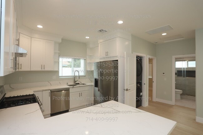 Building Photo - 9565 Mansor Ave