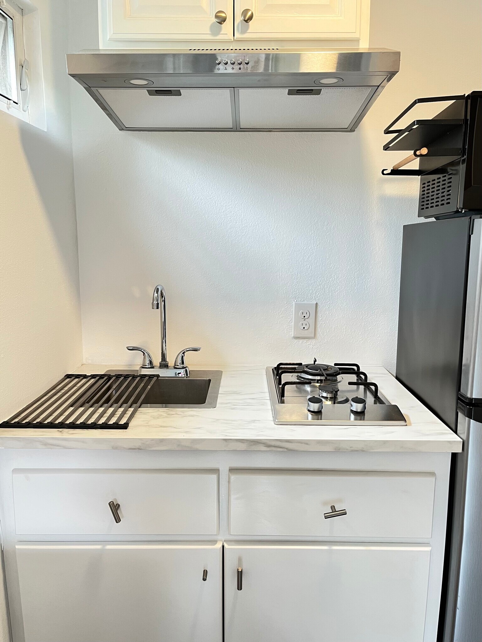 Building Photo - 1170 Esperanza St