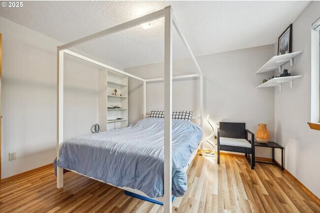 Building Photo - Modern Charm Meets Comfort – Spacious 3-Be...