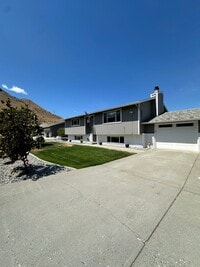 Building Photo - Gorgeous single- family home with Detached...
