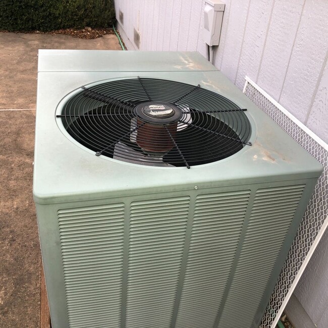 Building Photo - Lovely 3 bedroom House in G Section of Rohnert Park Available Soon!