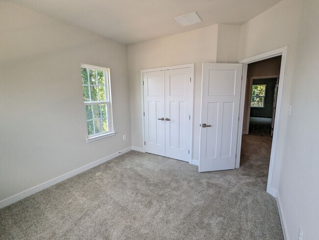 Building Photo - Gorgeous New Construction (never lived in)...