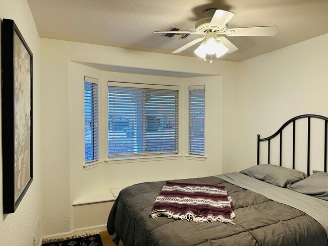 Building Photo - WINTER VACATION RENTAL Fully Furnished 3BD/2BA Bullhead City, AZ in Sunridge Estates