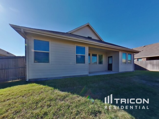 Building Photo - 932 Skytop Dr