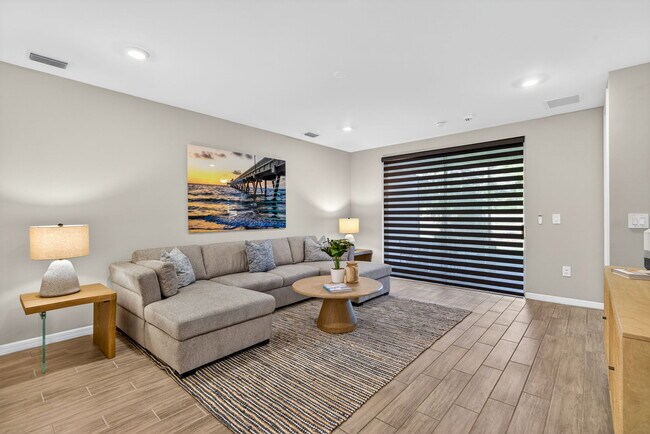 Building Photo - 14567 Edgewater Cir