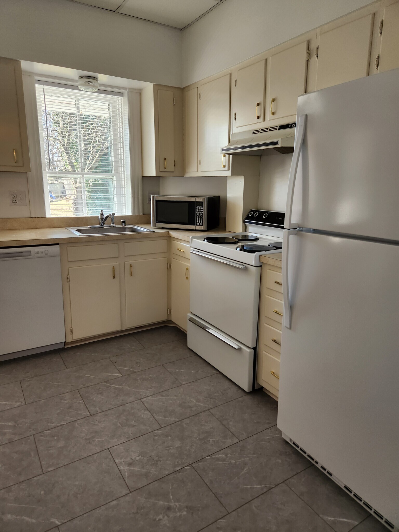 Building Photo - 125 Peyton St